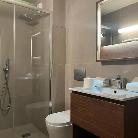 Urbanflat 130 - Beautiful 4 Bedroom *