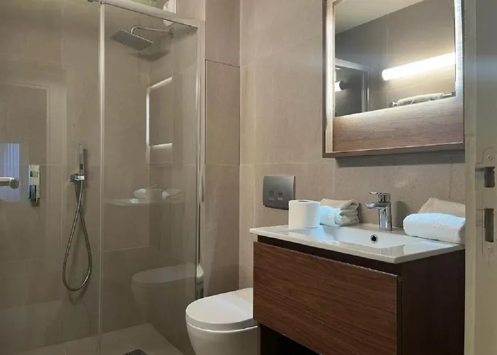 Urbanflat 130 - Beautiful 4 Bedroom *